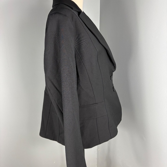 White House Black Market | WHBM® Signature Blazer in black - Picture 5 of 8
